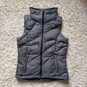The North Face Women’s Charcoal 550 Puffer Vest. Sml. The Perfect Spring Vest!
